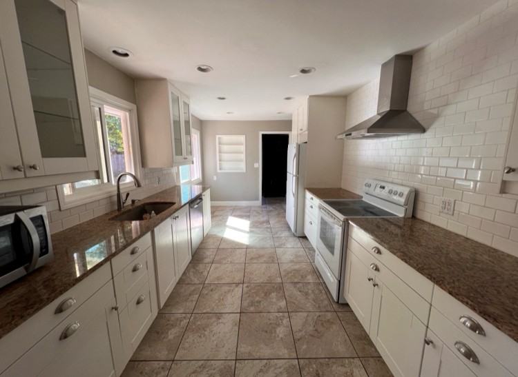 776 Dearborn Ave Ne #NA - Photo 3 of 5