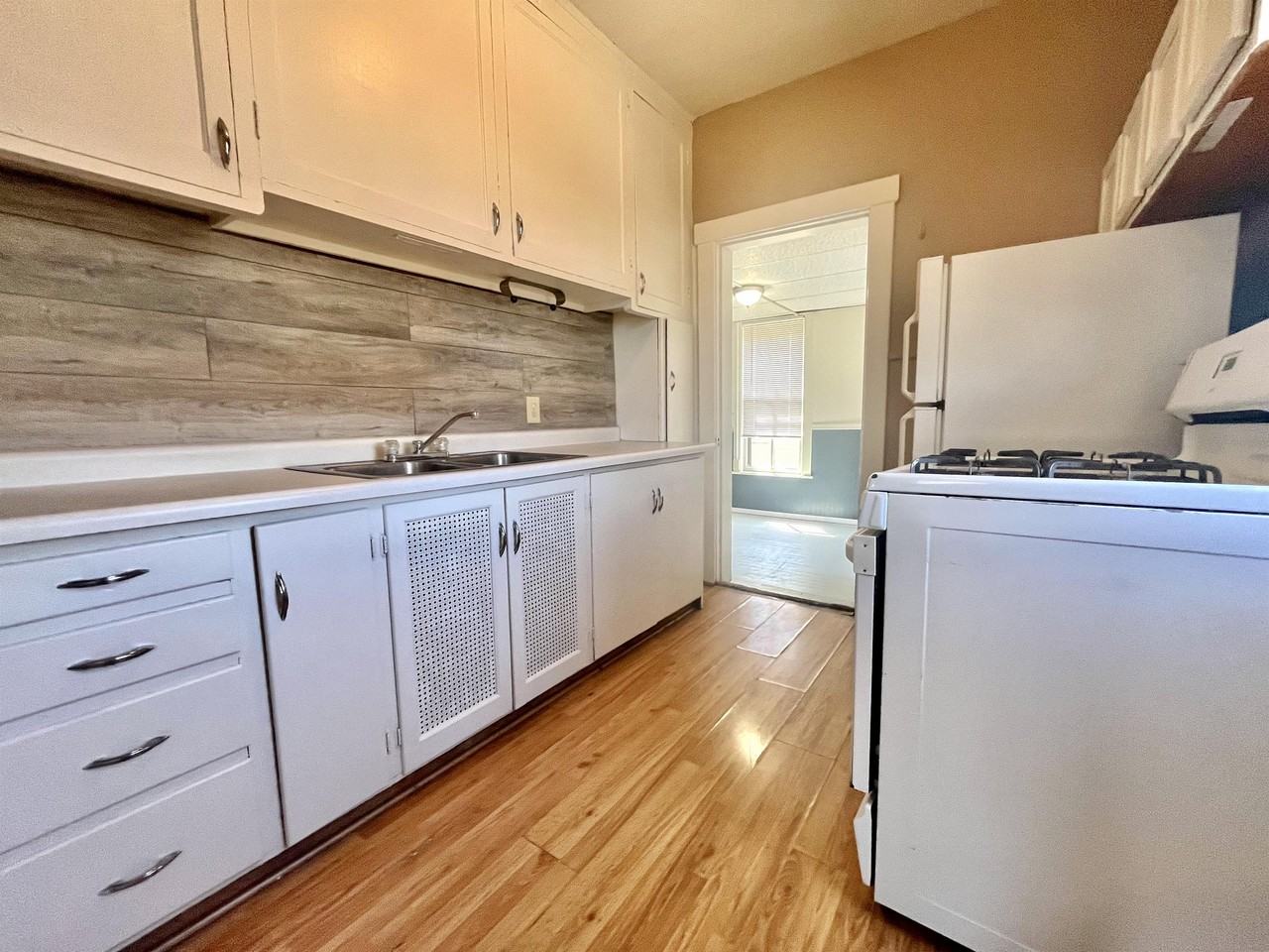 325 E Washington St #9 - Photo 2 of 11