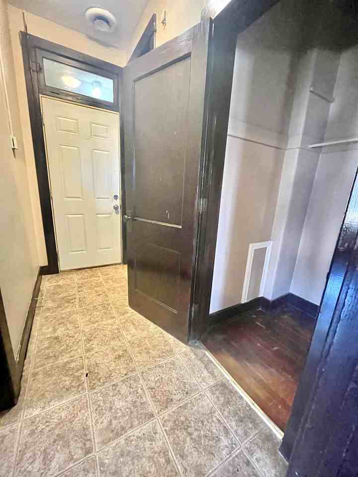 325 E Washington St #9 - Photo 5 of 11