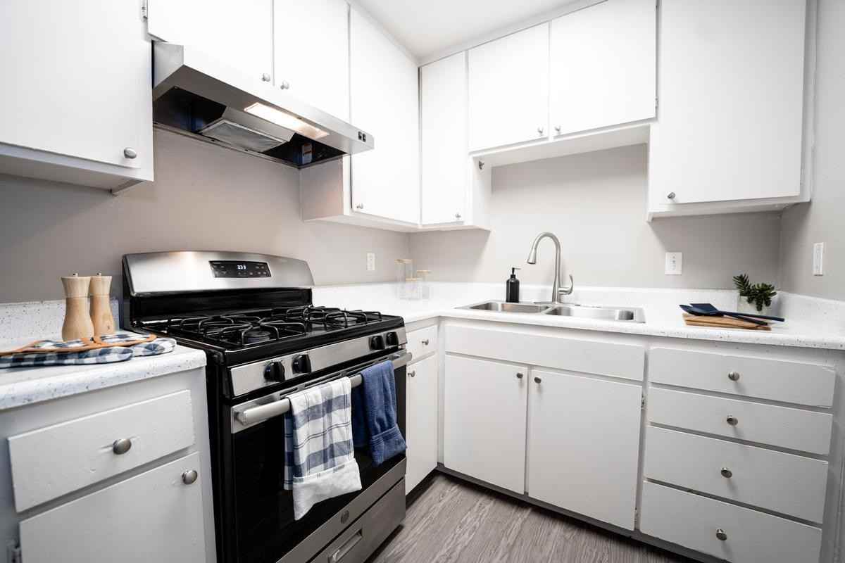 522 1/2 W K St - Photo 2 of 40