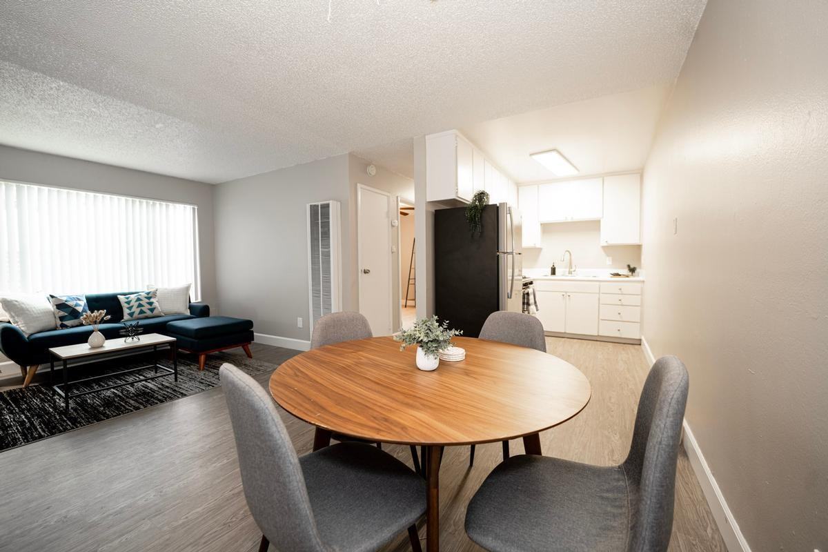 522 1/2 W K St - Photo 5 of 40