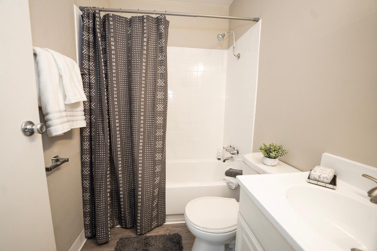 522 1/2 W K St - Photo 7 of 10