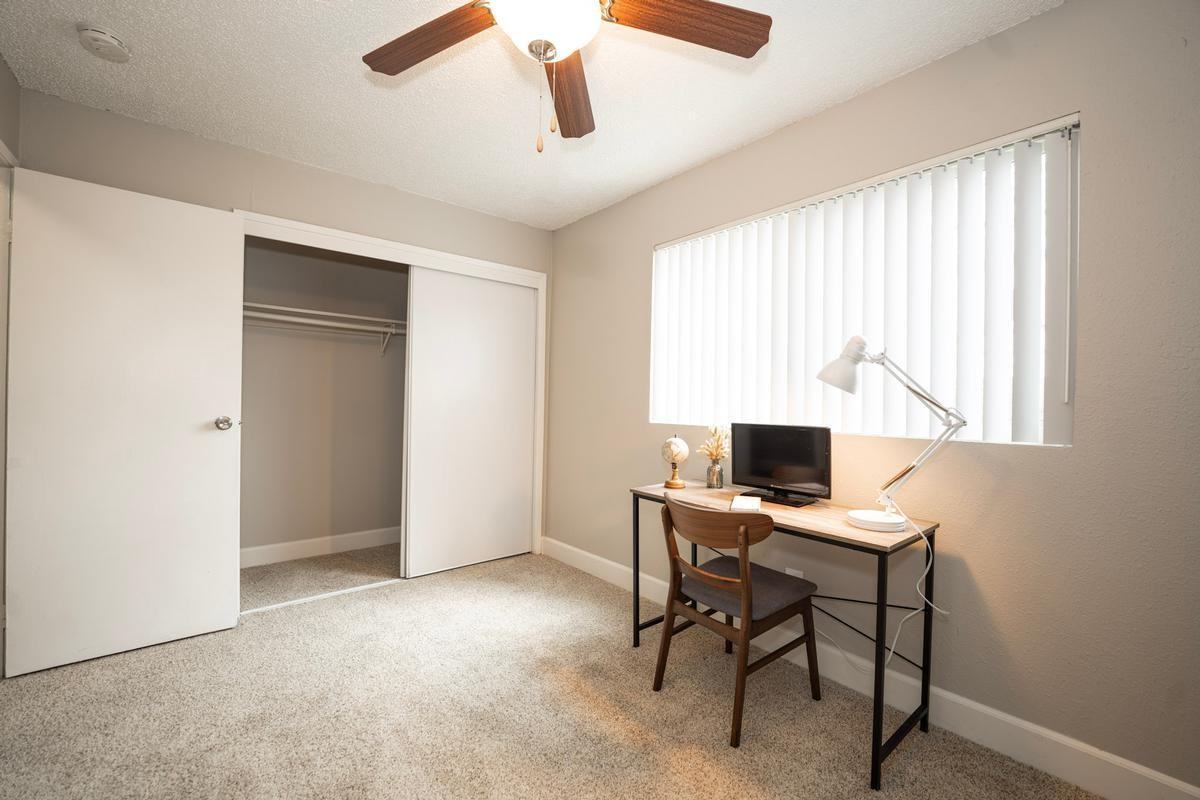 522 1/2 W K St - Photo 4 of 40