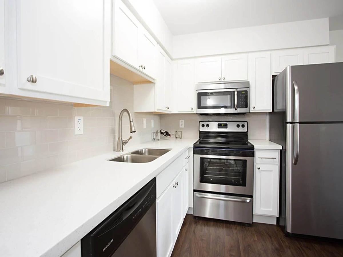 3101 N 32nd St - Photo 3 of 47