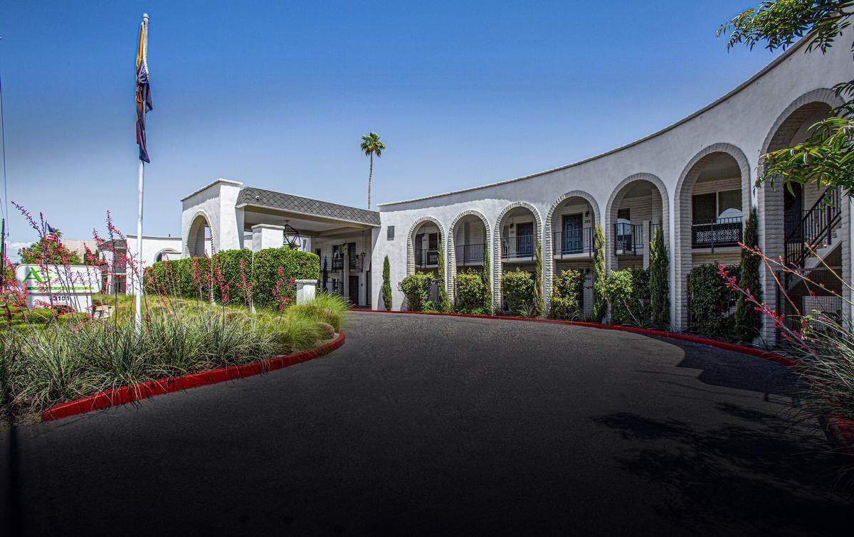 3101 N 32nd St - Photo 3 of 47