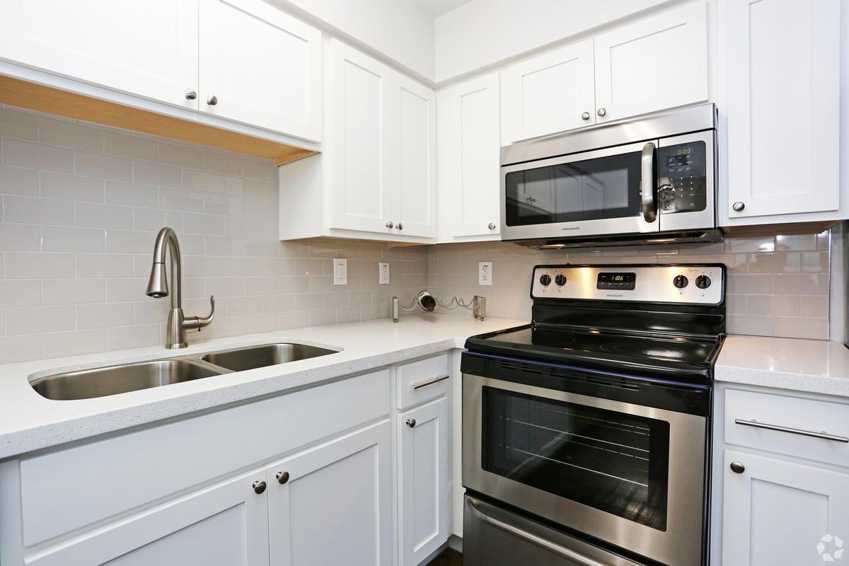 3101 N 32nd St - Photo 5 of 47