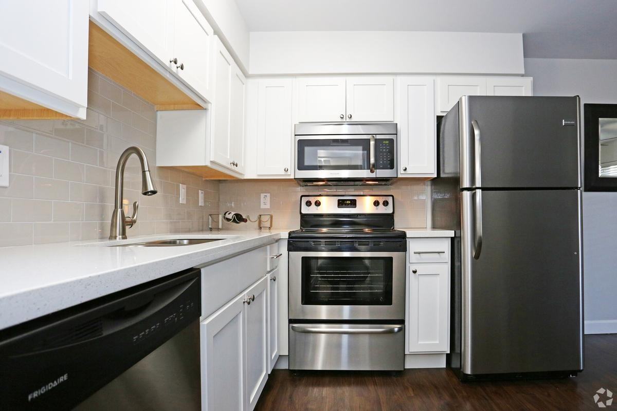 3101 N 32nd St - Photo 4 of 47