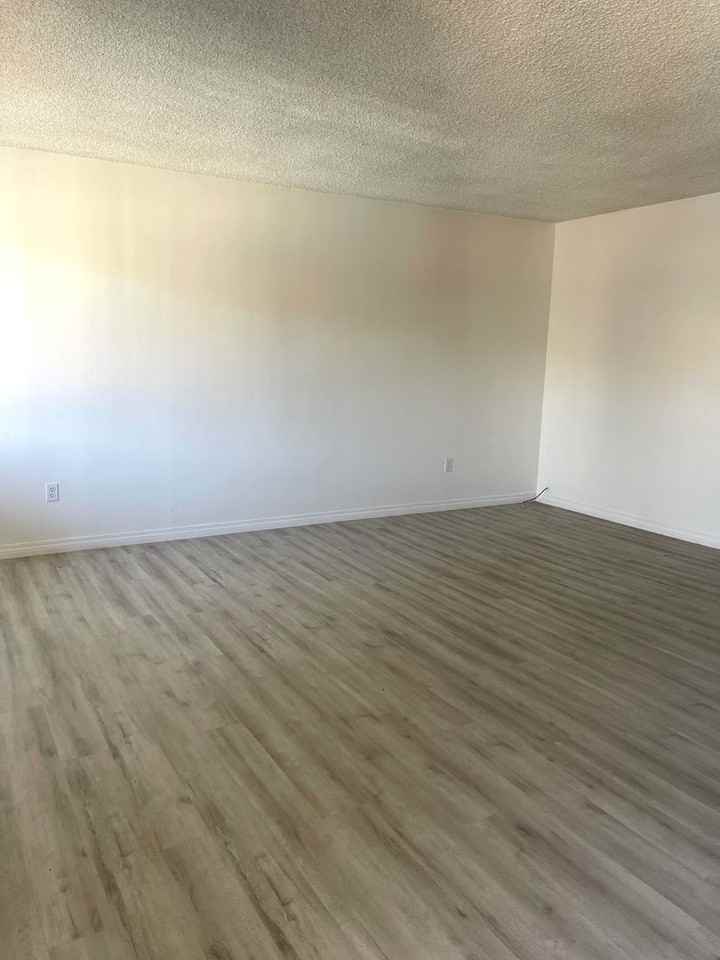 5201 Demaret Ave - Photo 3 of 7