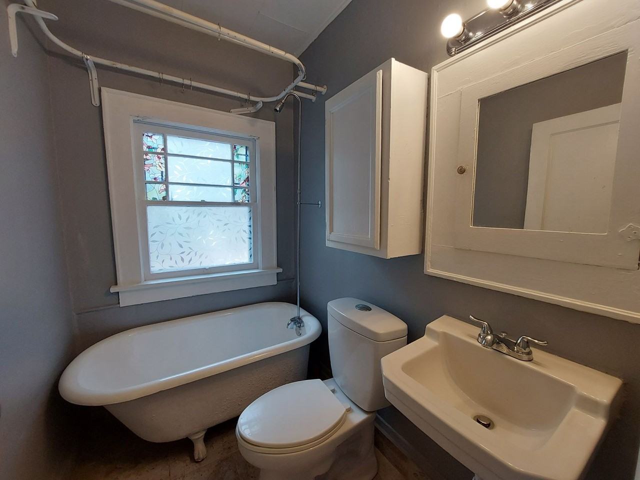 213 Lenox St - Photo 5 of 14