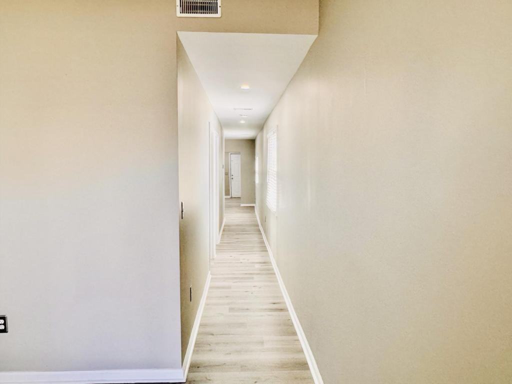 520 Wainwright Ave - Photo 4 of 24