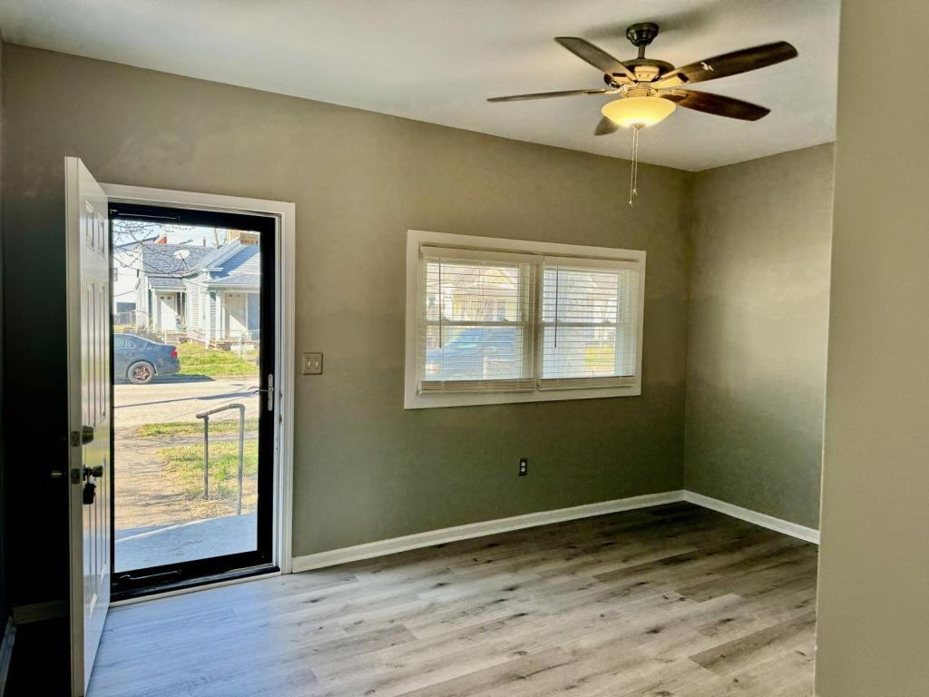 520 Wainwright Ave - Photo 5 of 24