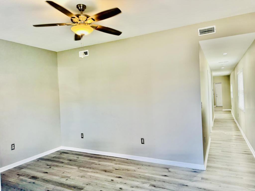 520 Wainwright Ave - Photo 6 of 24