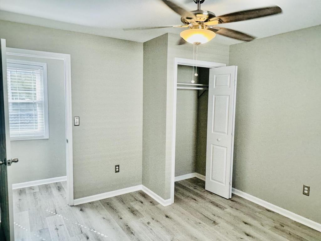 520 Wainwright Ave - Photo 7 of 24