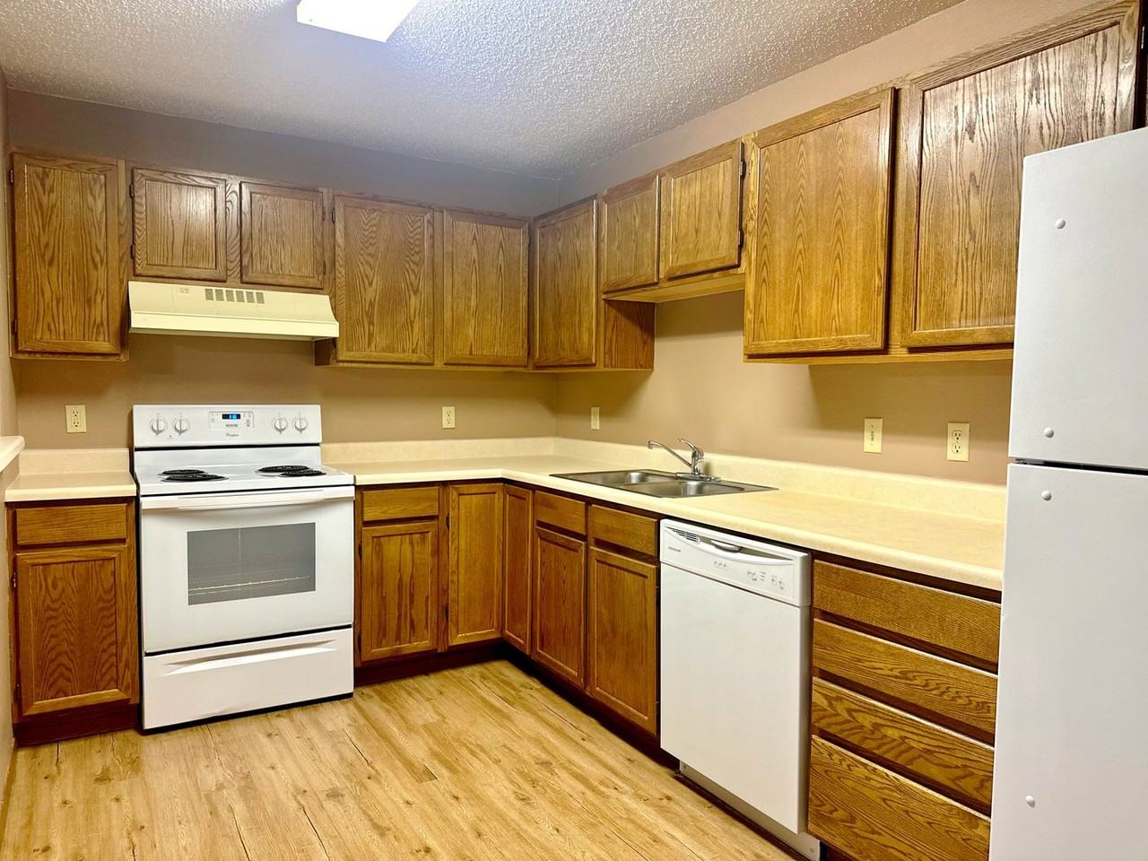 Southern Cross Apartments - Photo 6 of 33