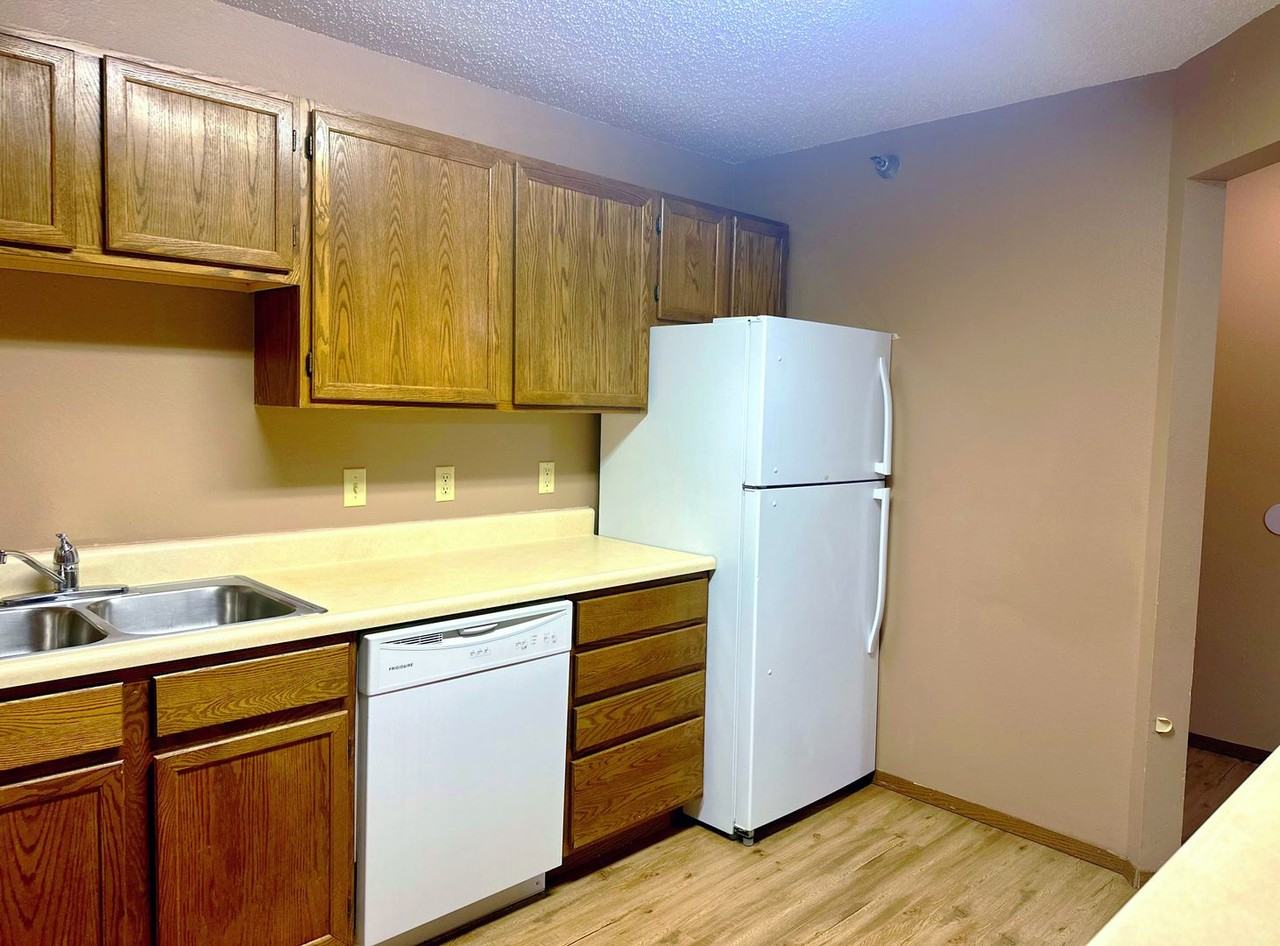 Southern Cross Apartments - Photo 7 of 33