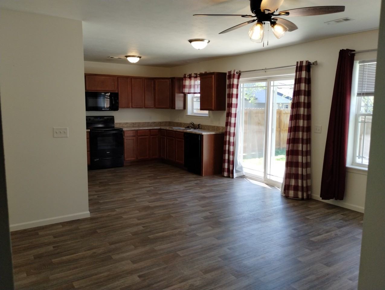 170 Pin Oak Ct #NA - Photo 2 of 15