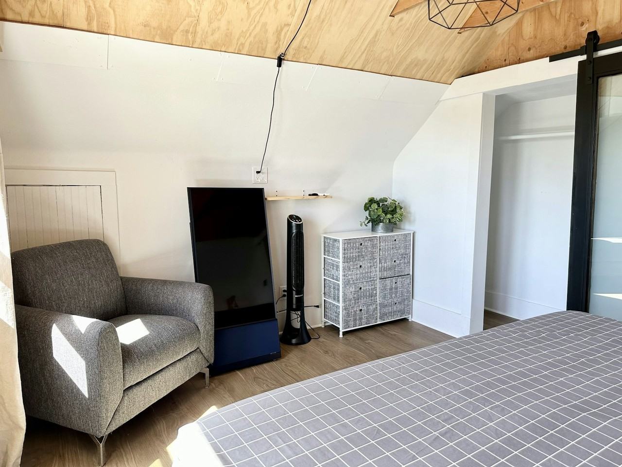 3354 West Kiowa Street, Unit B - Photo 6 of 15