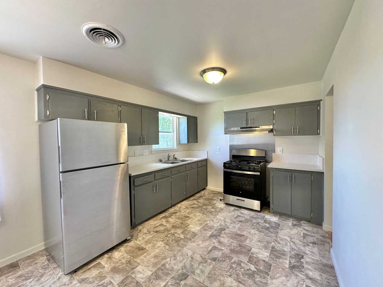 205 Margaret Lee St - Photo 7 of 23