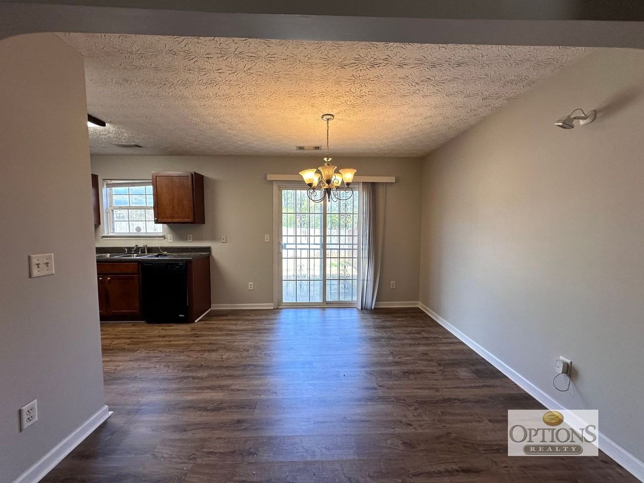 752 Georgetown Ct - Photo 7 of 28