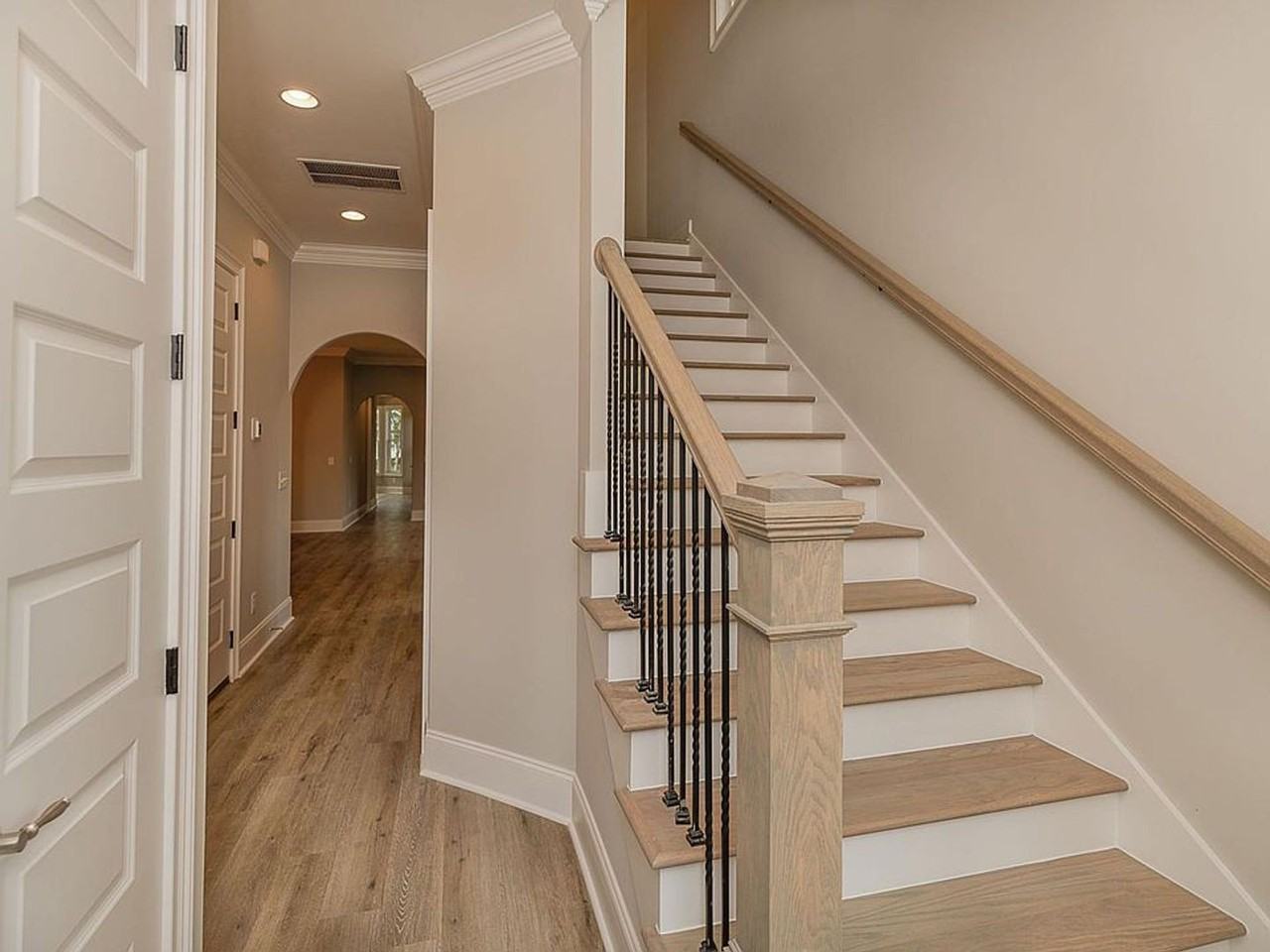 441 Sanders St #4 - Photo 3 of 6