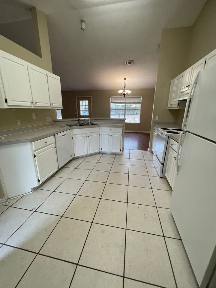 7350 Copter Ln - Photo 7 of 40