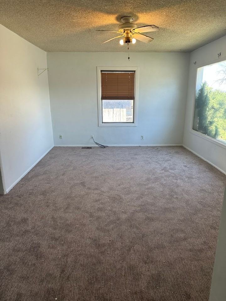 1191 Brook St - Photo 2 of 7