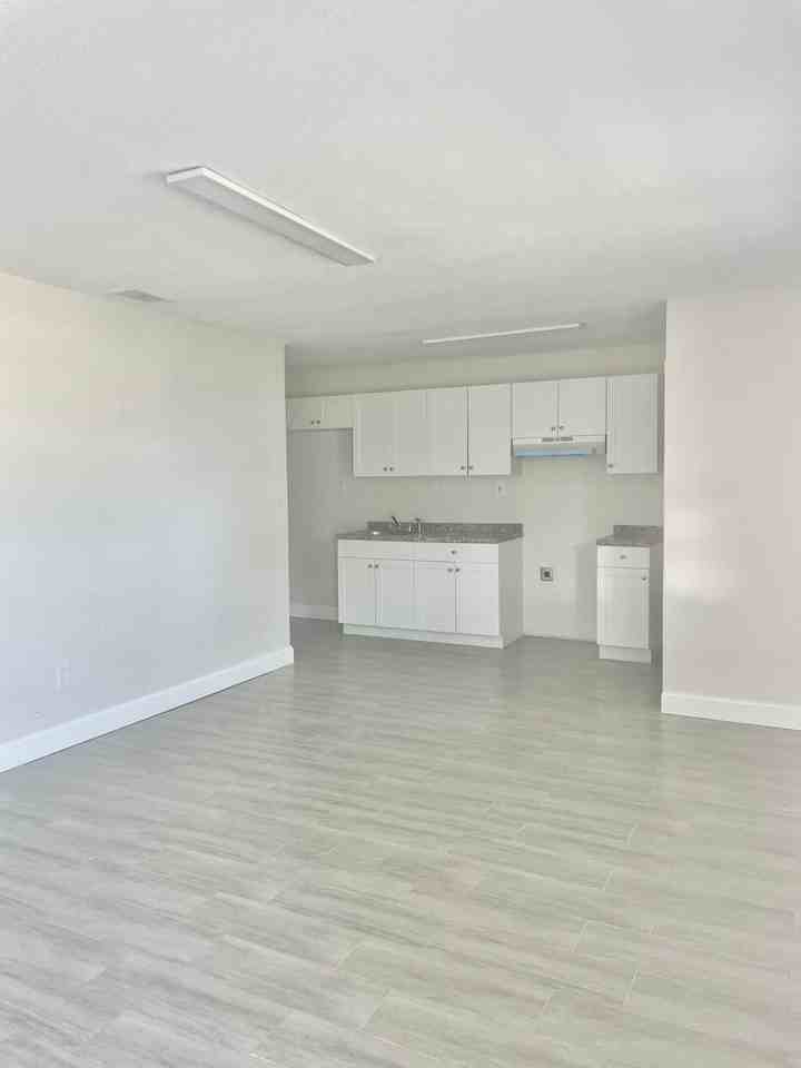 4211 Maine St - Photo 3 of 10