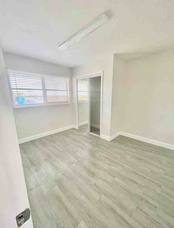 4211 Maine St - Photo 5 of 10