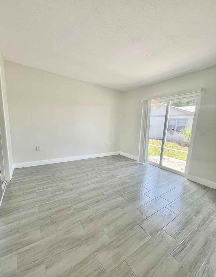 4211 Maine St - Photo 7 of 10