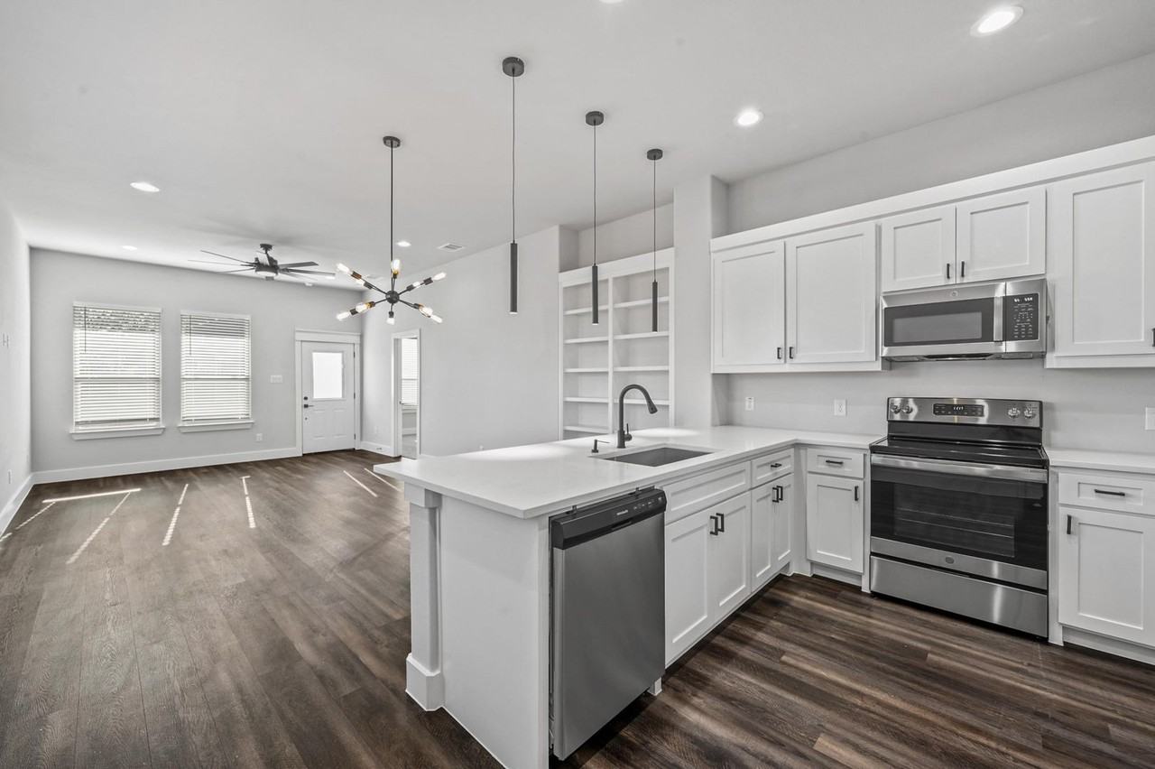 4207 Scarsdale Ln - Photo 3 of 24