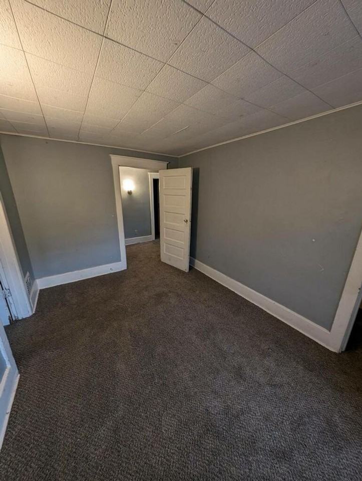 624 Cascade St - Photo 3 of 6