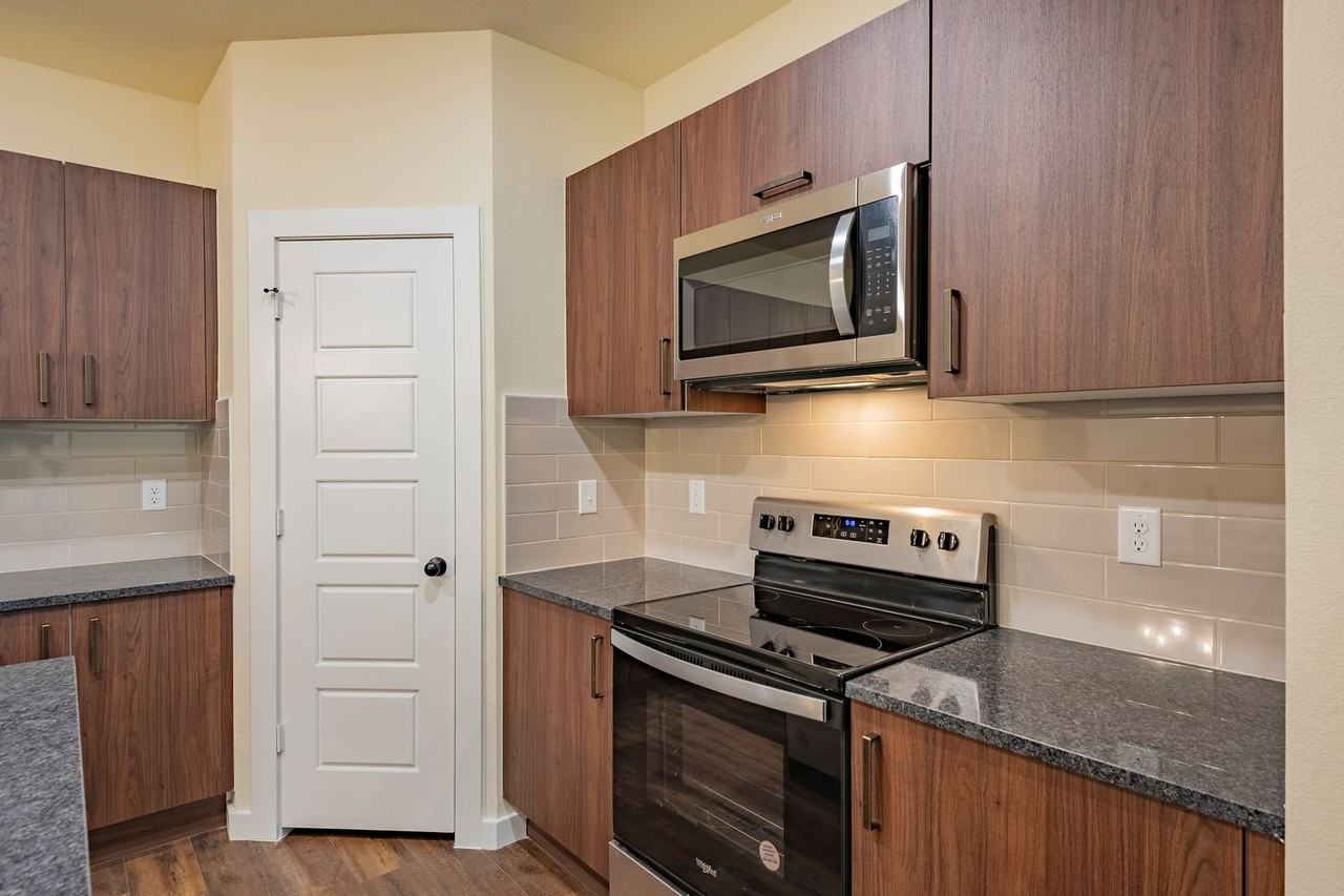 643 Wheatfield Dr - Photo 3 of 13