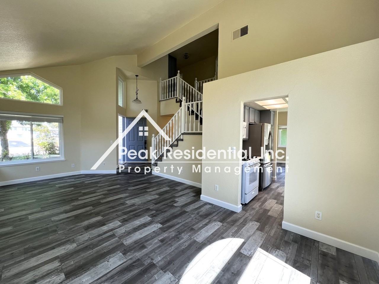 912 Vintage Oak Ave - Photo 3 of 23