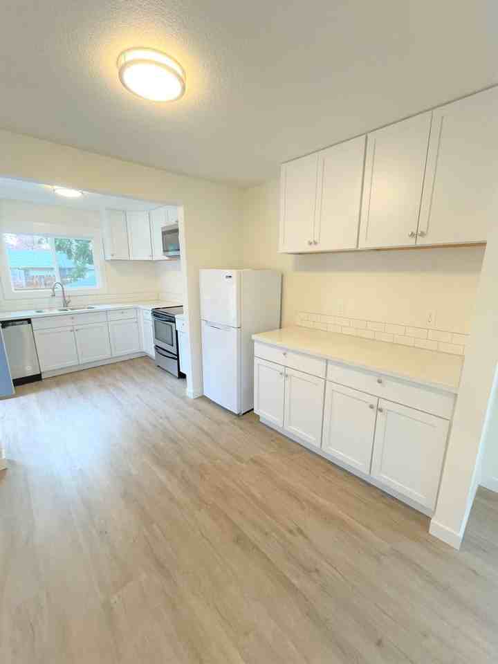 620 Se 146th Ave - Photo 2 of 25