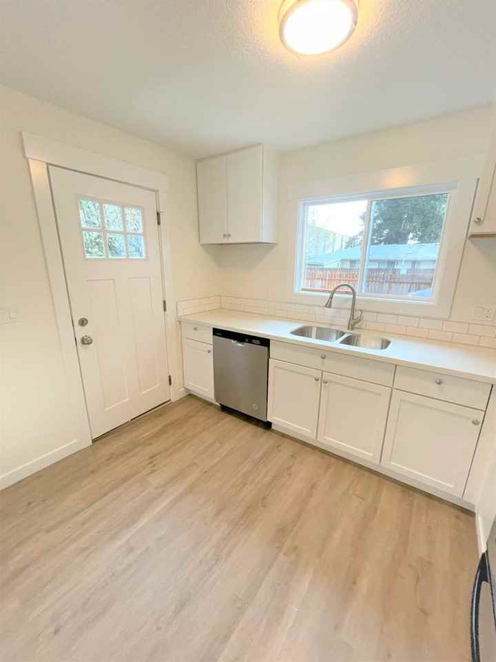 620 Se 146th Ave - Photo 4 of 25