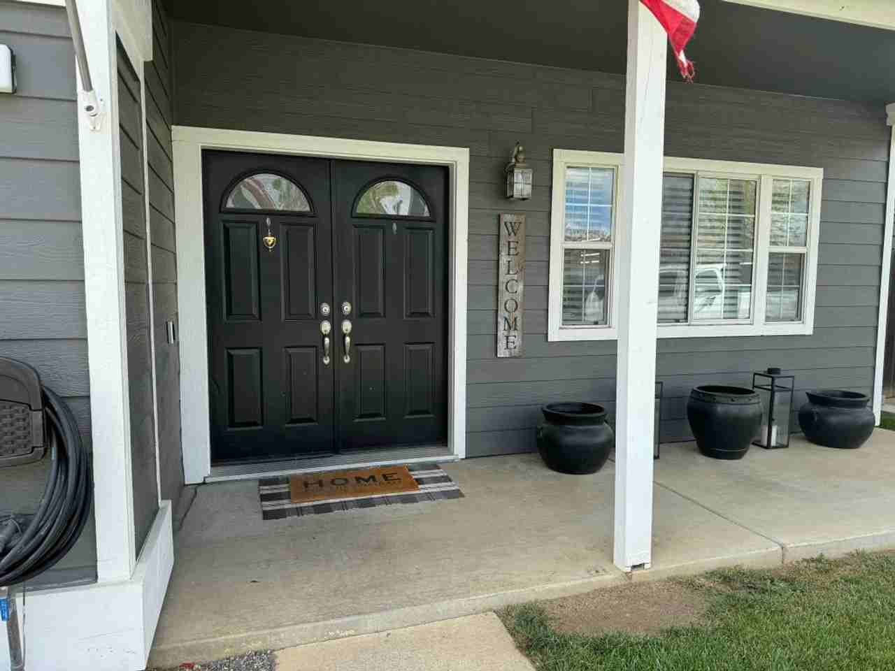 155 Victoria Ct - Photo 2 of 32
