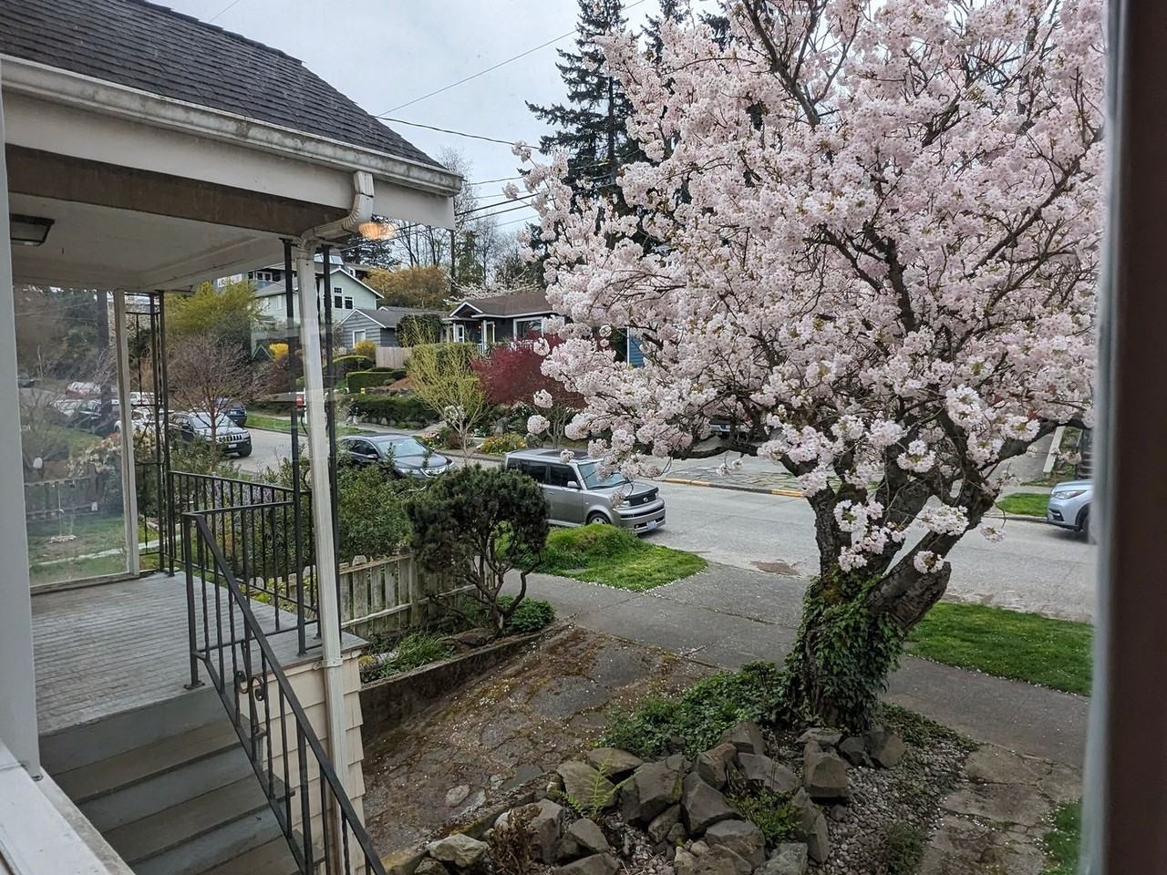 4110 32nd Ave Sw - Photo 2 of 25