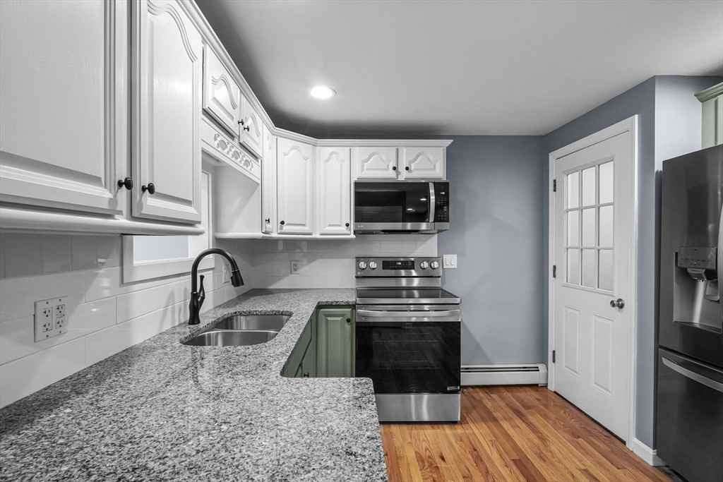 1091 Taunton Ave - Photo 2 of 25