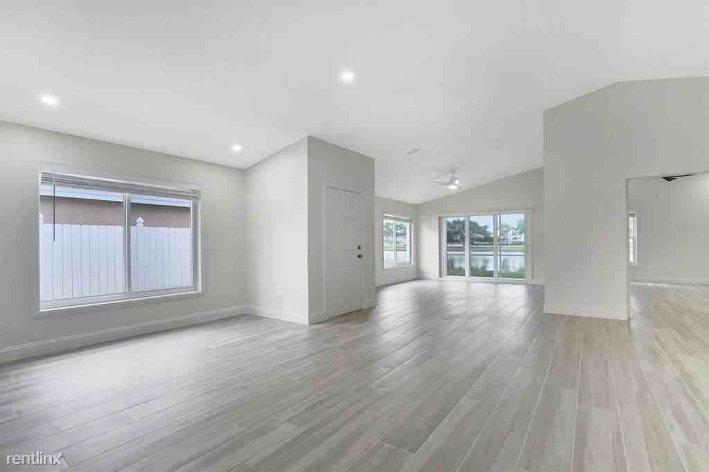 6196 Lansdowne Cir - Photo 3 of 6