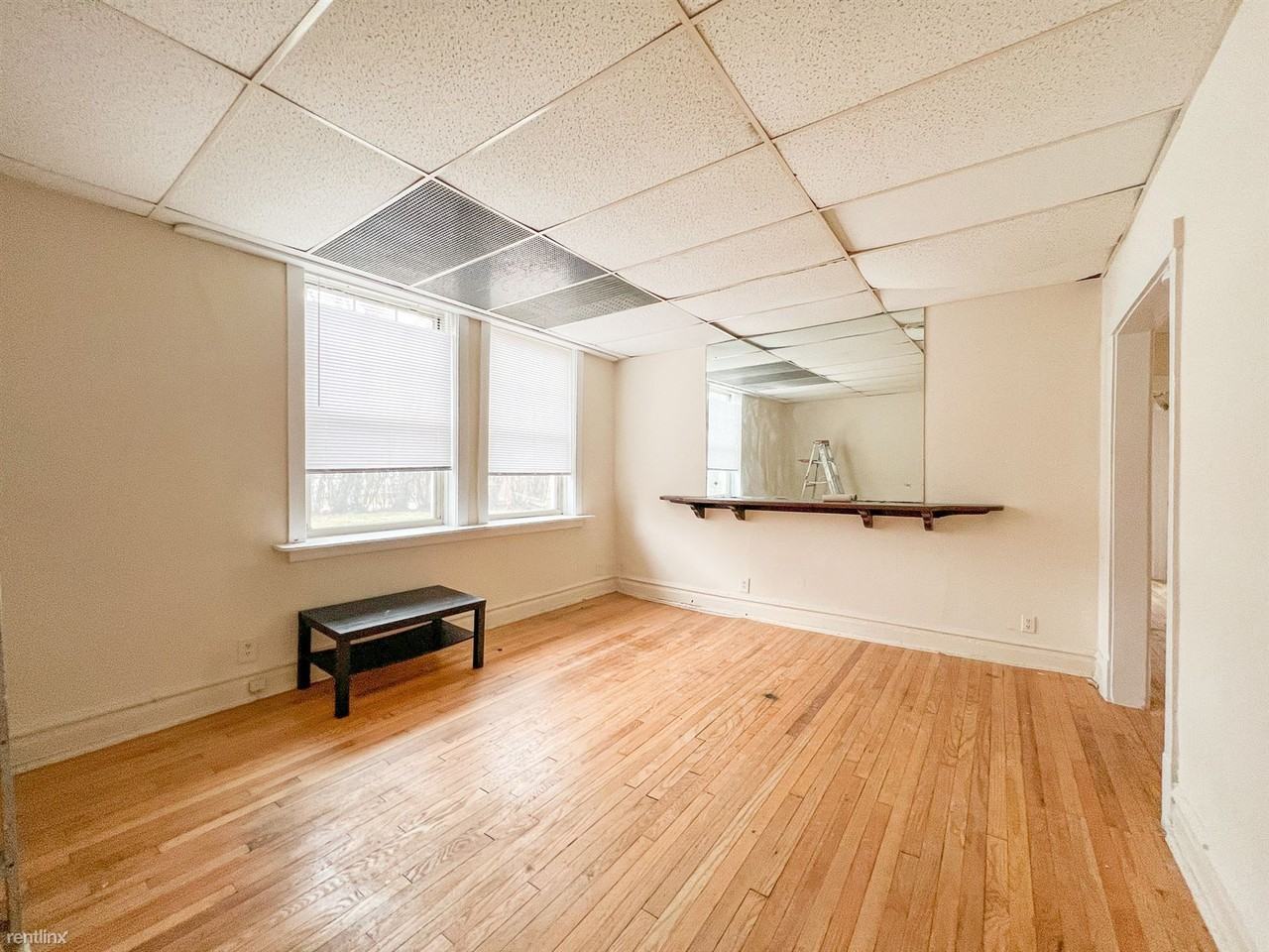 1037 W North Shore Ave - Photo 2 of 12