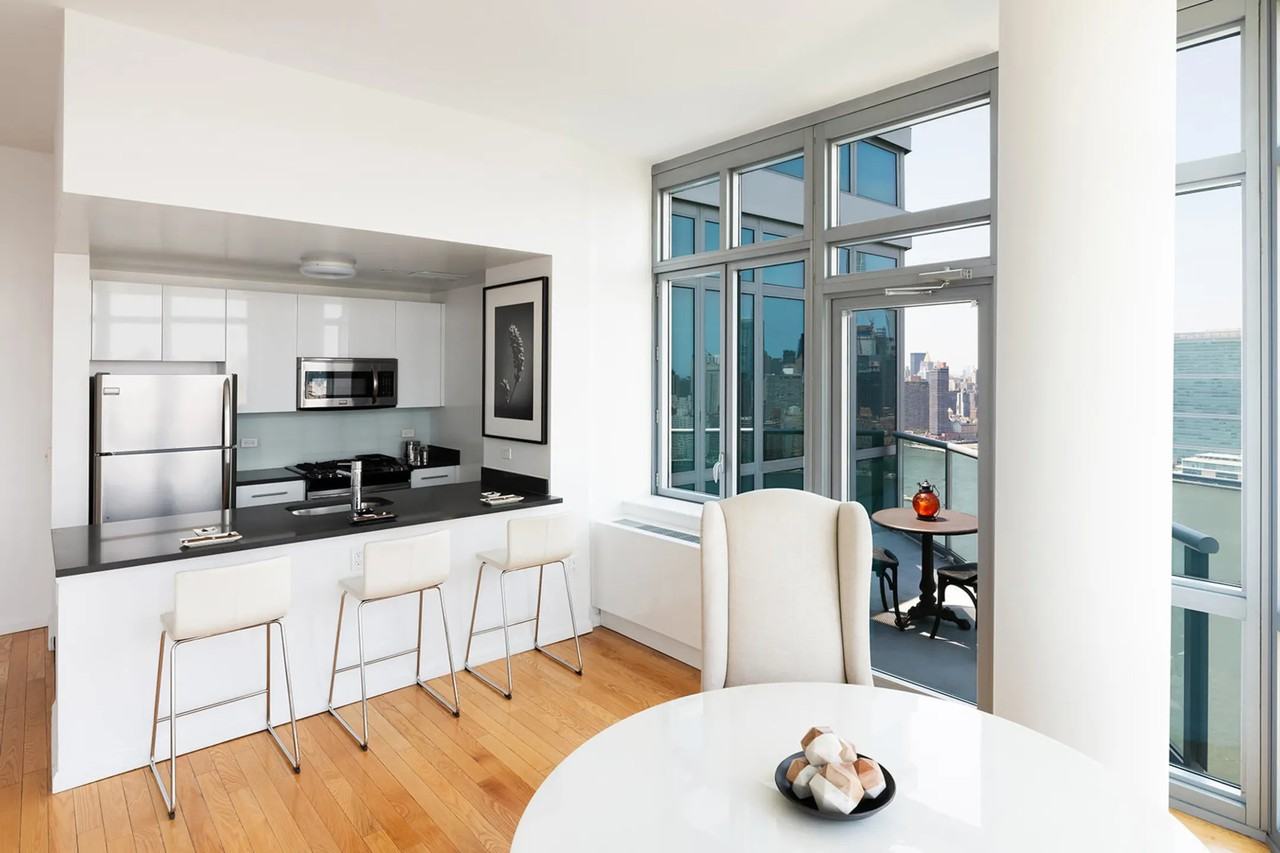 45 Center Dr - Photo 3 of 11