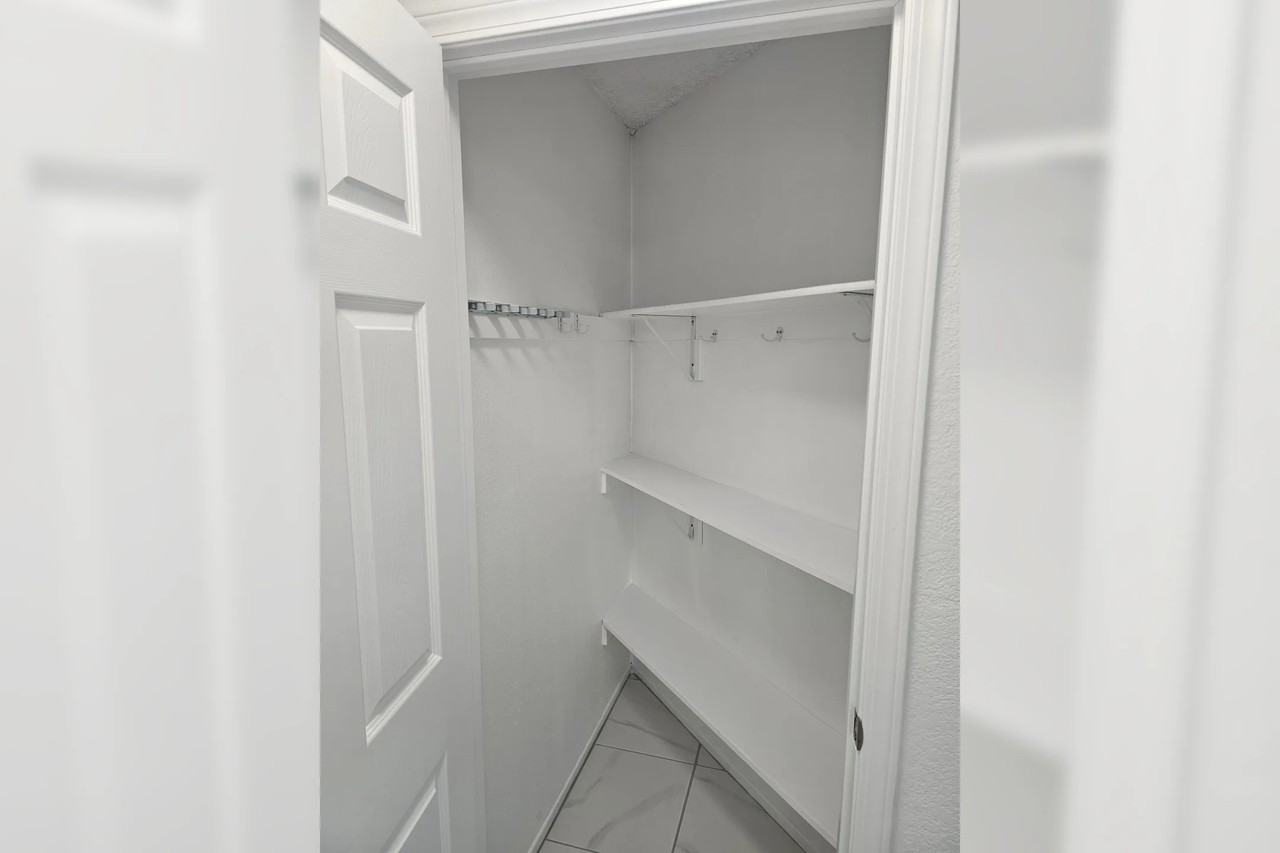 720 Trixis Ave - Photo 3 of 23