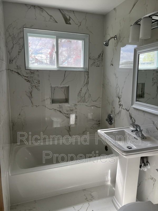 9505 Nandina Dr - Photo 3 of 11