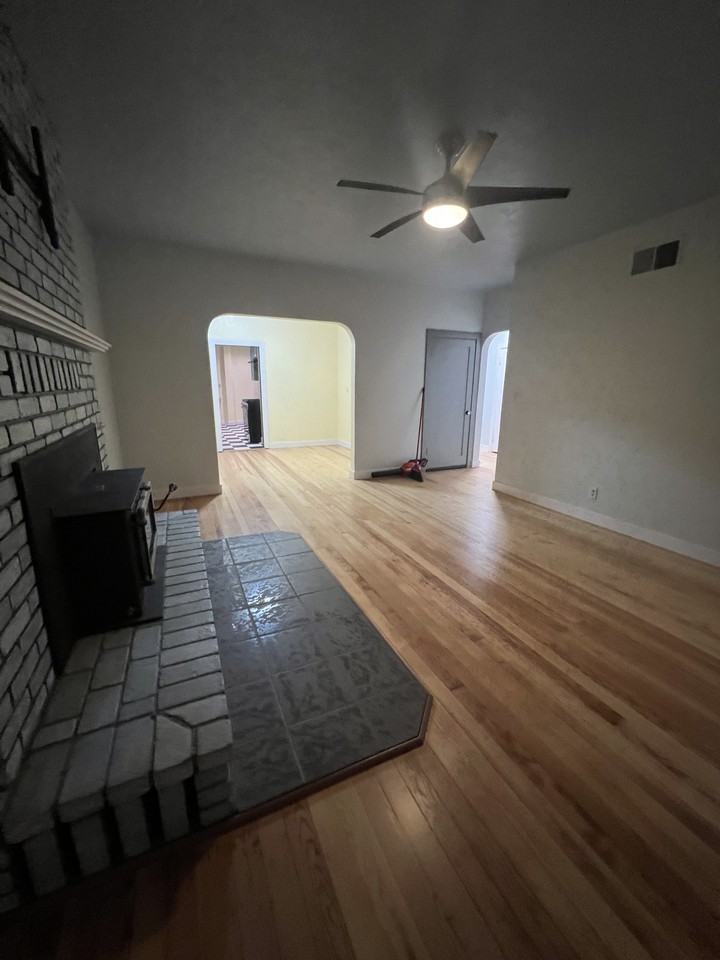 130 E Spruce St #NA - Photo 4 of 26