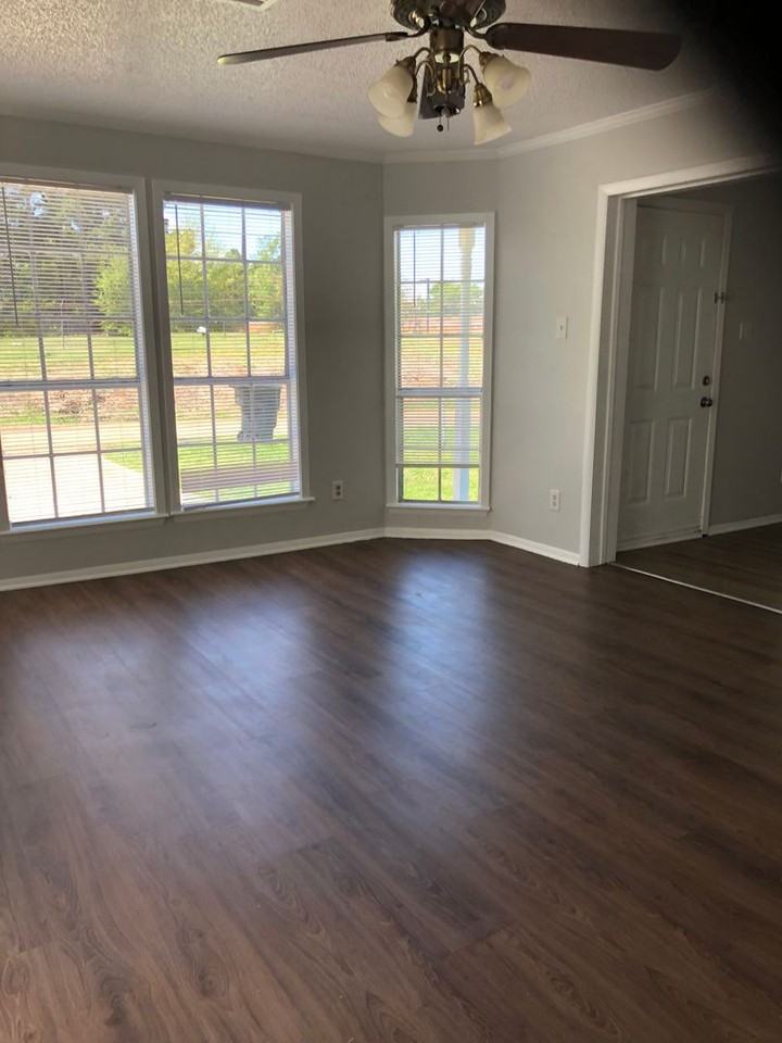 1147 Cornwell Ave - Photo 3 of 13