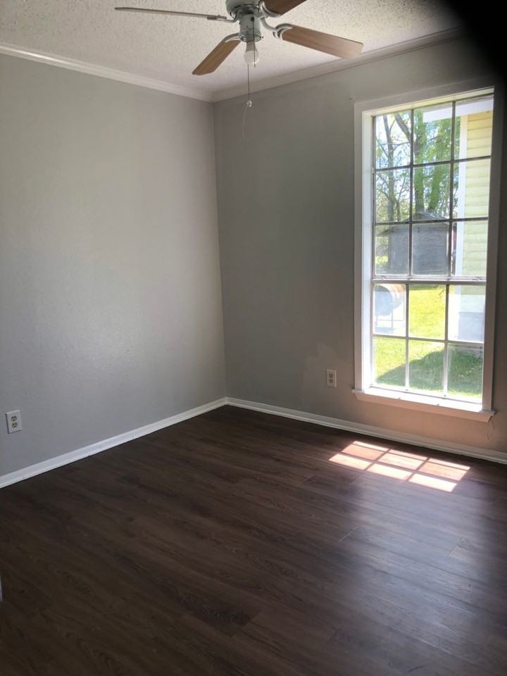 1147 Cornwell Ave - Photo 4 of 13