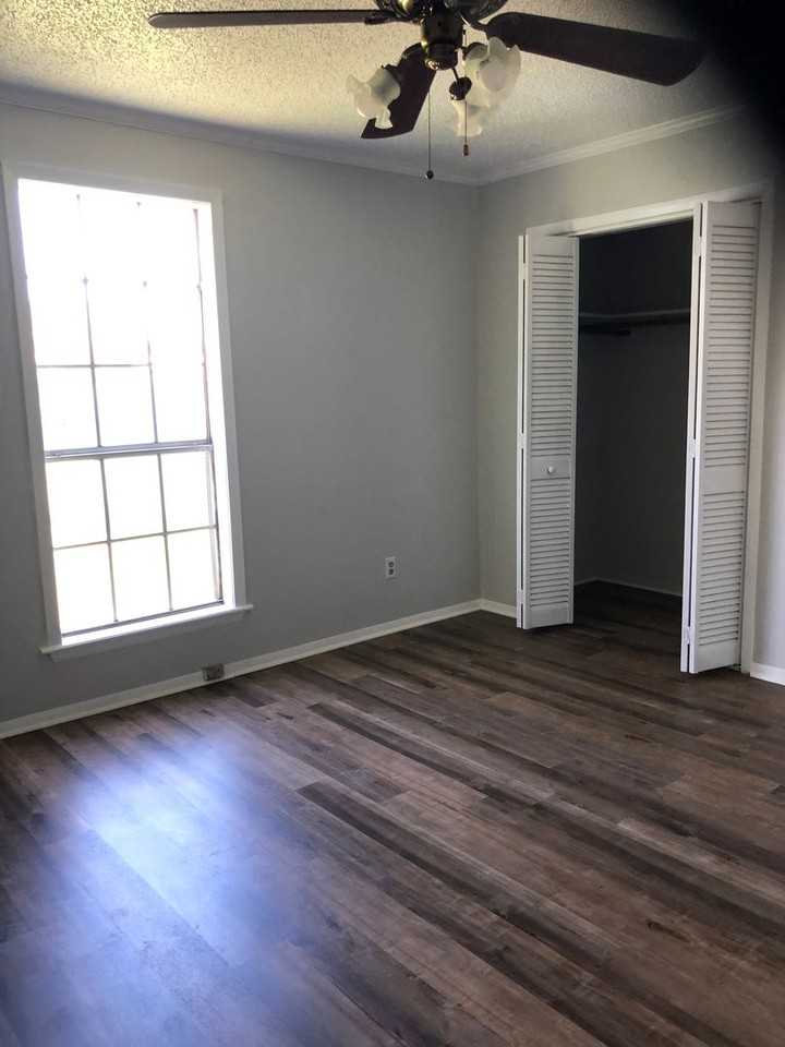 1147 Cornwell Ave - Photo 6 of 13
