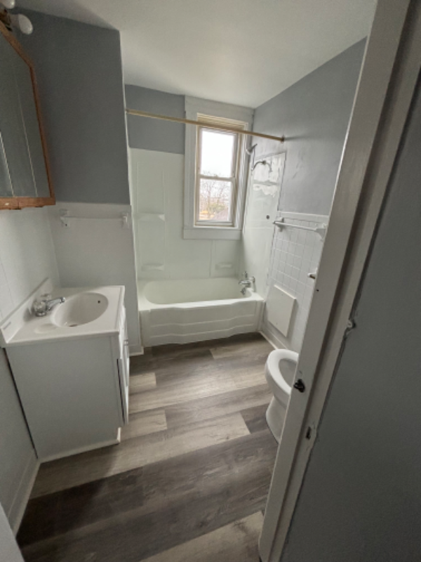 225 1/2 Center St #HALF - Photo 2 of 10