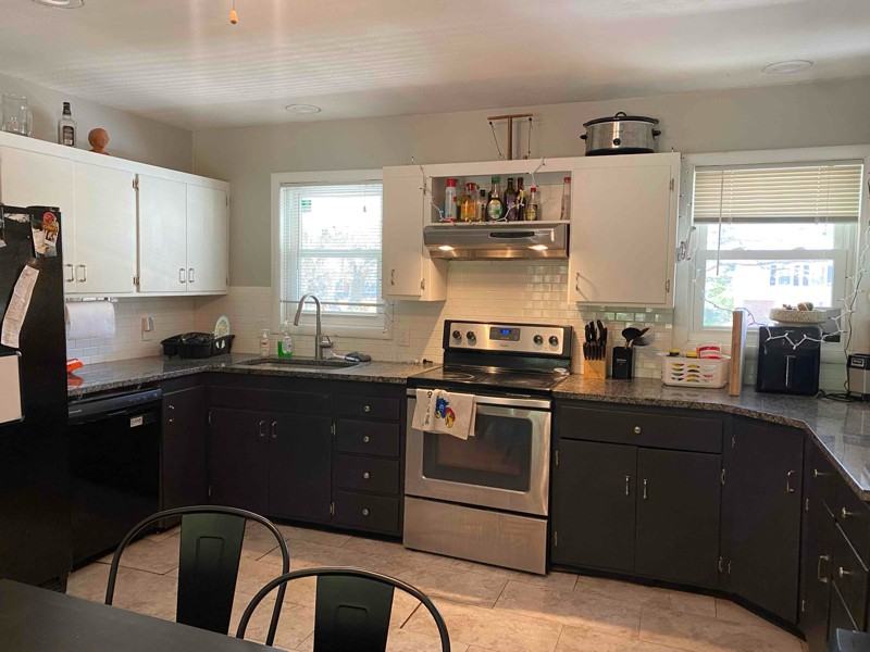 914 Lawrence Ave - Photo 2 of 3