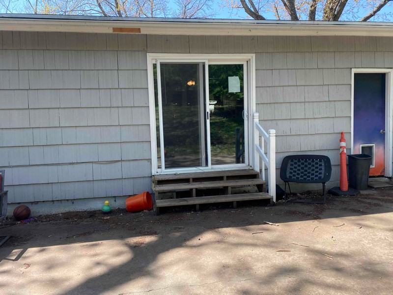 914 Lawrence Ave - Photo 3 of 3